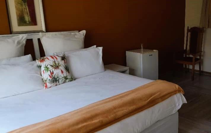 Tshulu Tsha Nabe B&B Bulawayo Esterno foto